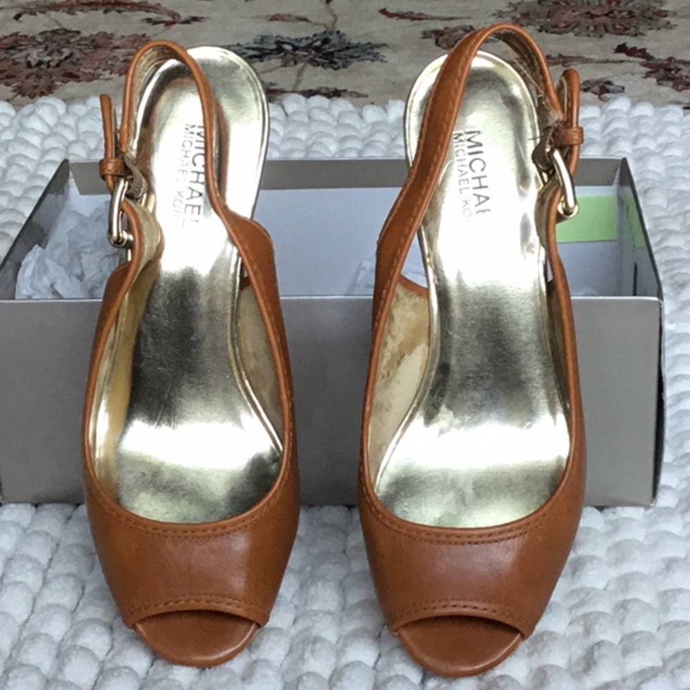 Michael Kors size 8 brown open toed shoes